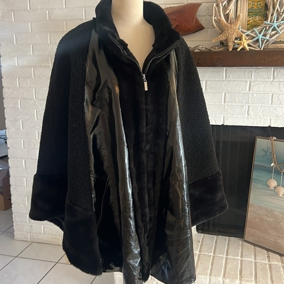 Adrienne Landau,Plush Black,Faux Fur Shearling Cape/Coat,Luxe Winter Glam,Size L - Picture 9 of 9